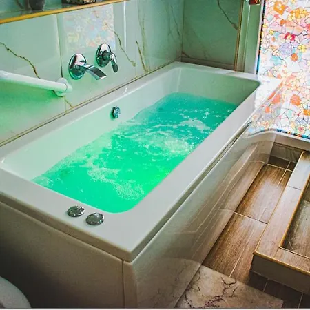 Kassandrou Hot Tub-jakuzzi - 2 Bedrooms - Big Balcony - Center Salonicco